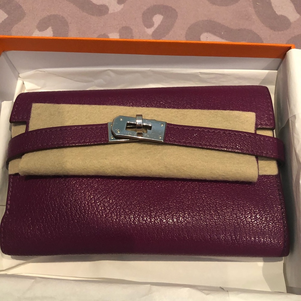 Sold 100% authentic Kelly medium wallet